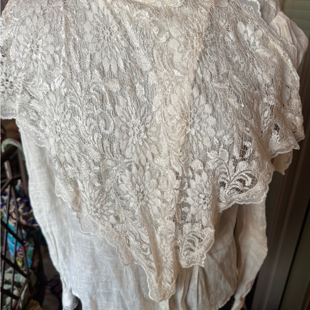 Linen & Lace - Picture 2 of 9